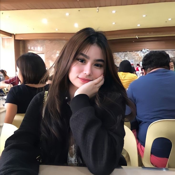 Beautiful-Girl-with-Flowers