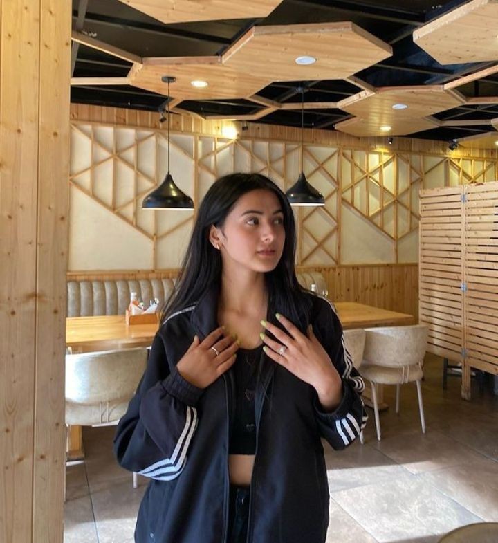 Cute-College-Girl-Pic