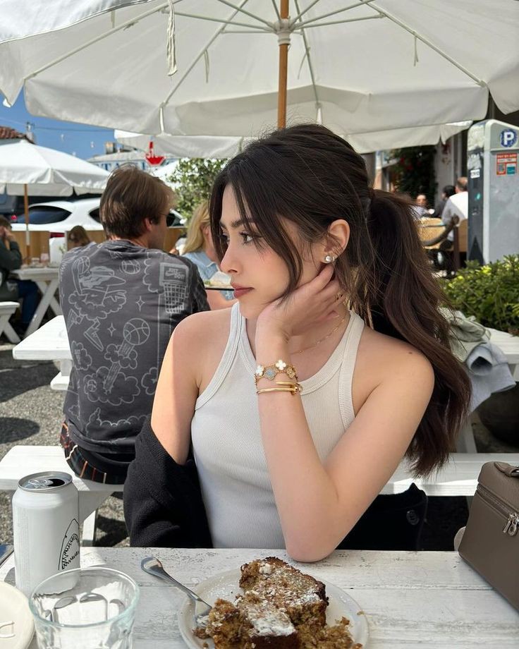 Cute-Formal-Girl-Photo