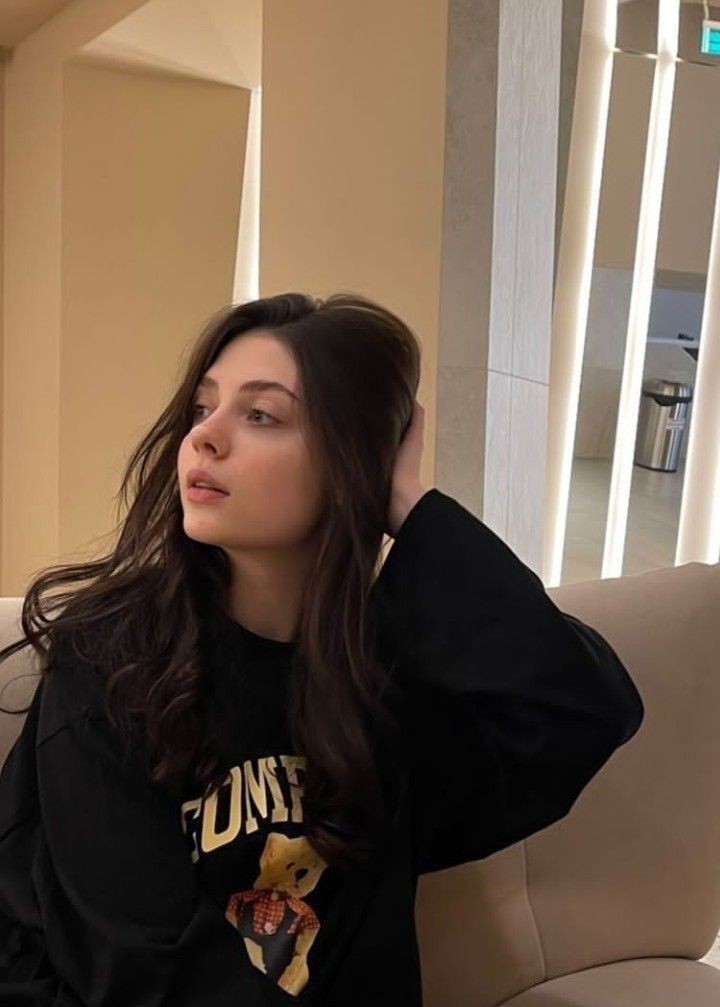 Cute-Girl-Profile-Photo