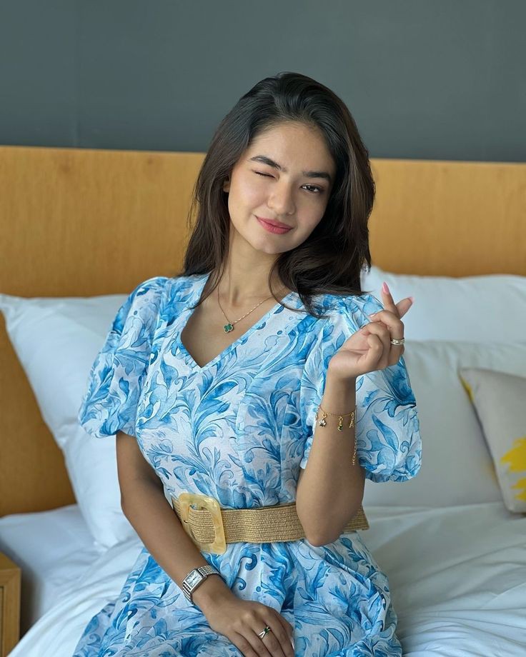 Fashionable-Girls-Dp