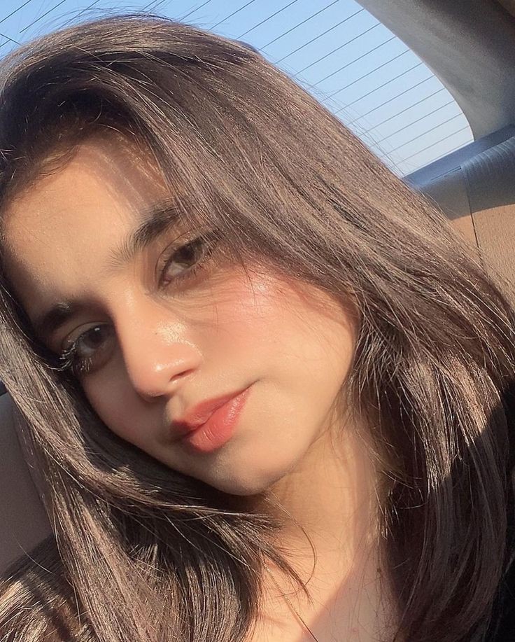 Trendy-Fashion-Girl-Pic