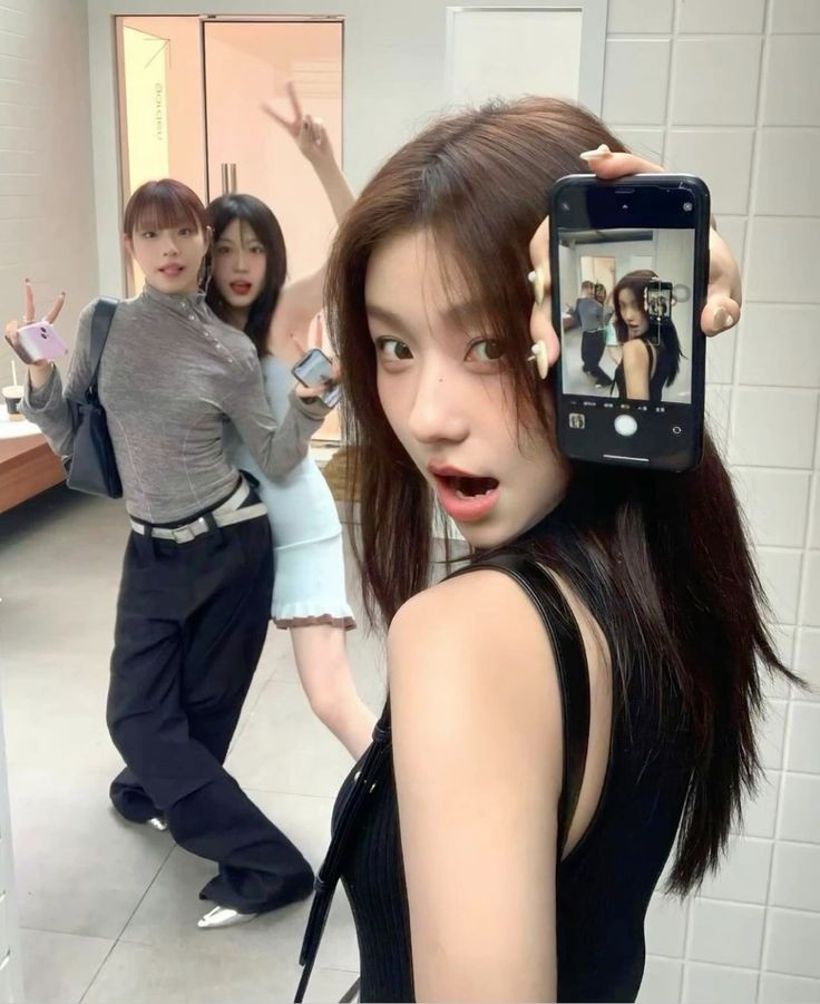 aesthetic--friends-dp