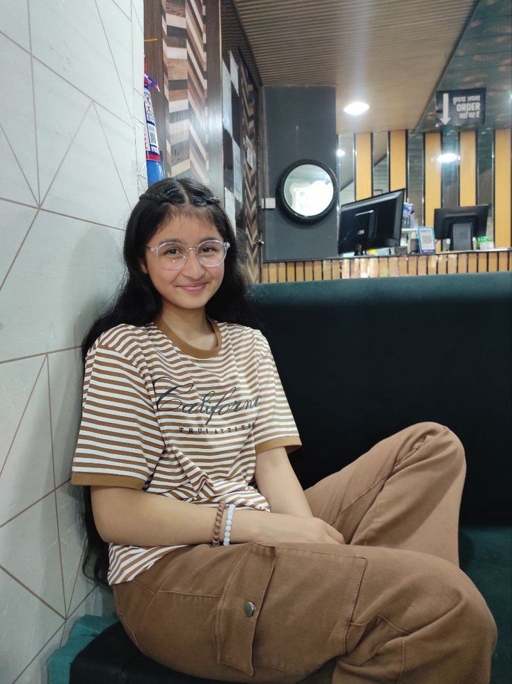 aesthetic-hide-face-girl-pic