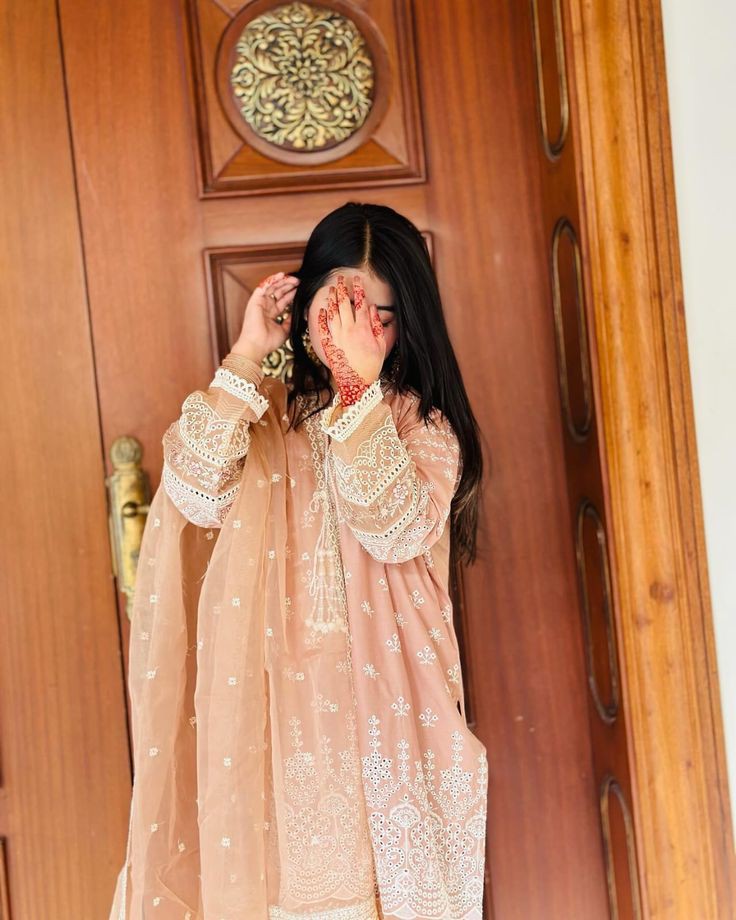 awesome-hidden-face-girls-dpz