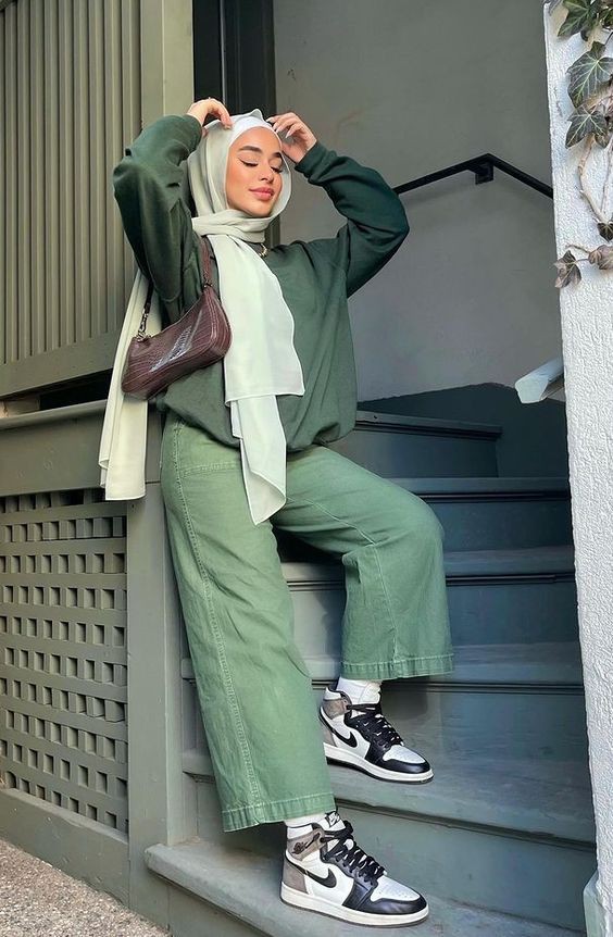 black-hijab-girl-dp-hidden-face