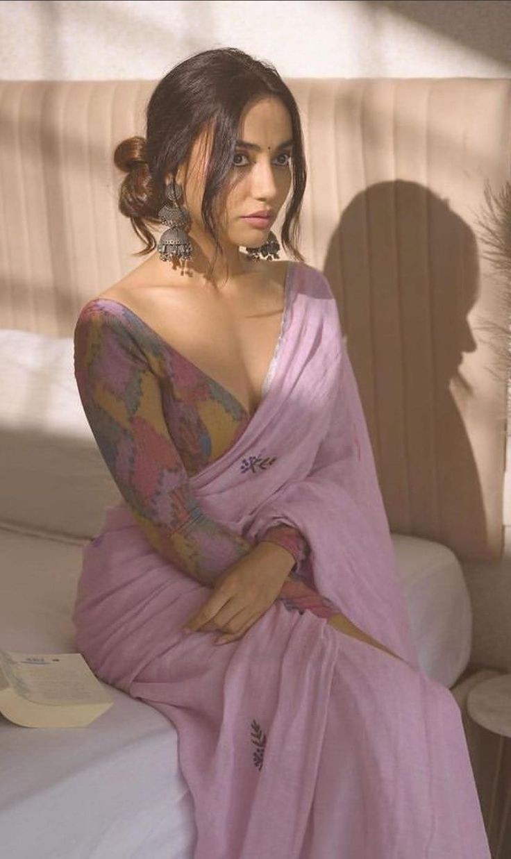 black-saree-girl-dp-download