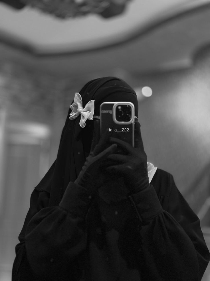 crying-hijab-girl-dp