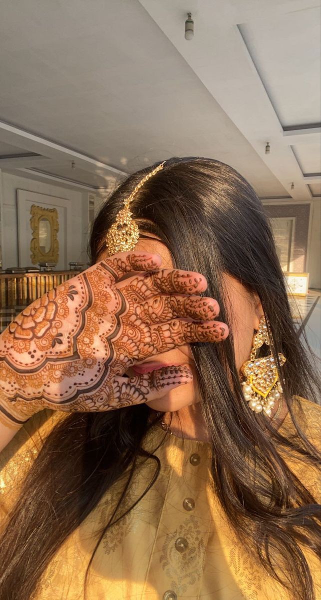 hidden-face-wallpaper-for-girls