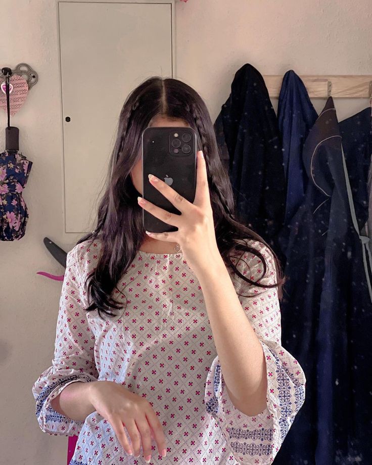 mysterious-girl-hidden-face-image