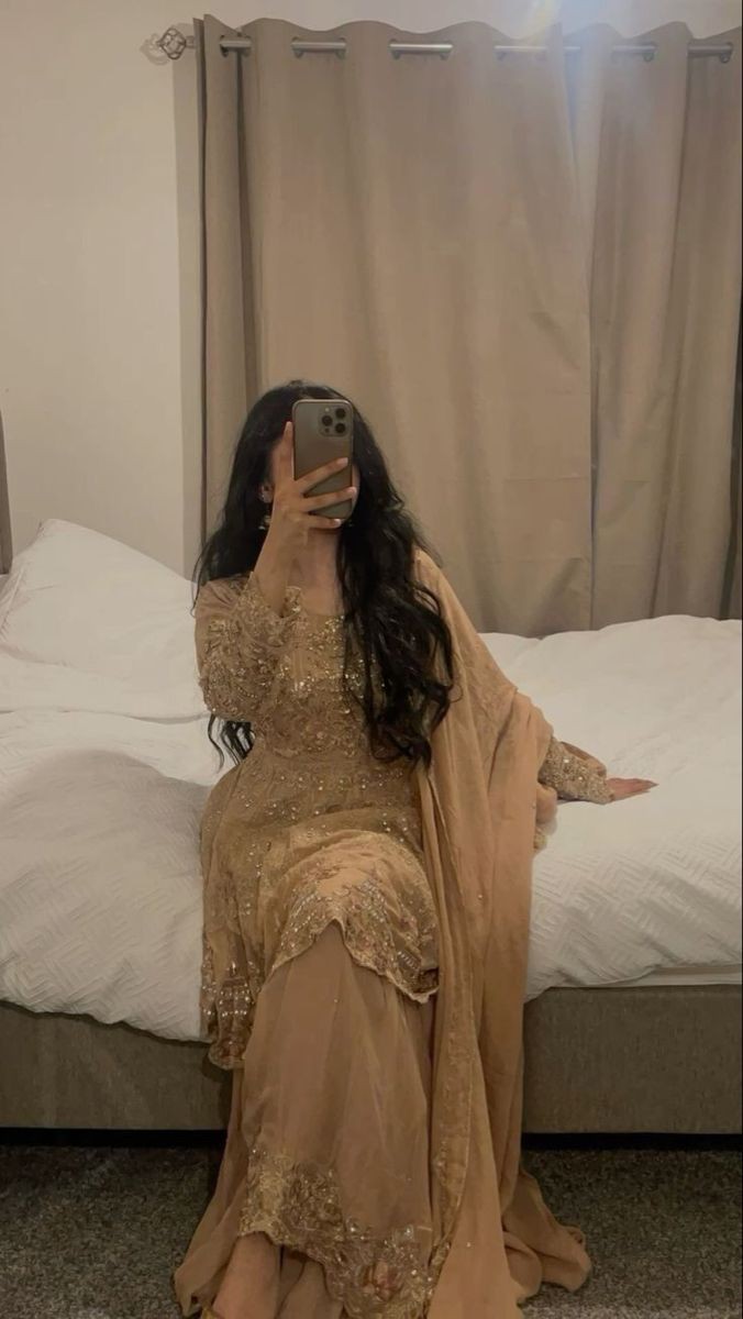 saree-girl-dp-hide-face-instagram-app