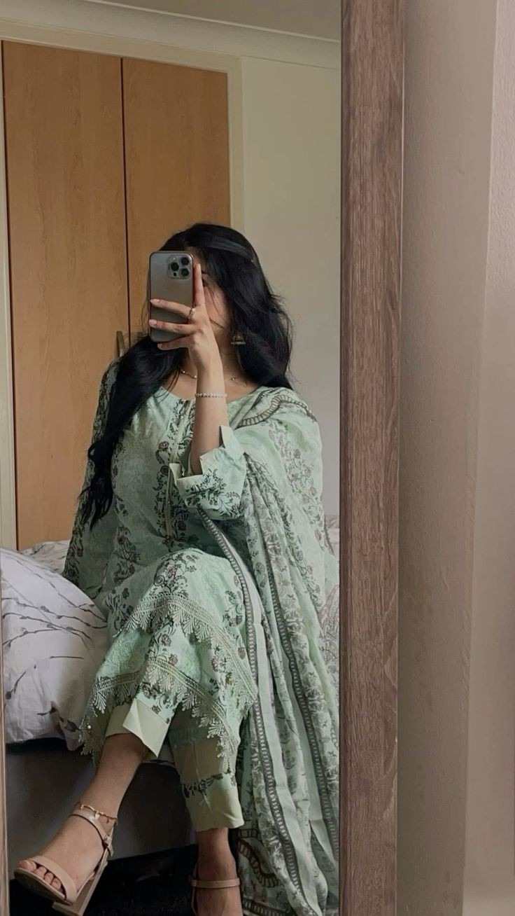 stylish-girl-mystery-dp