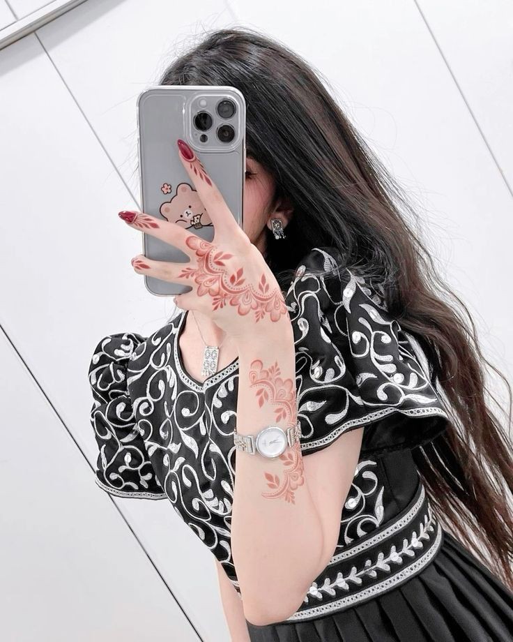 anime-girl-mirror-selfie-dp