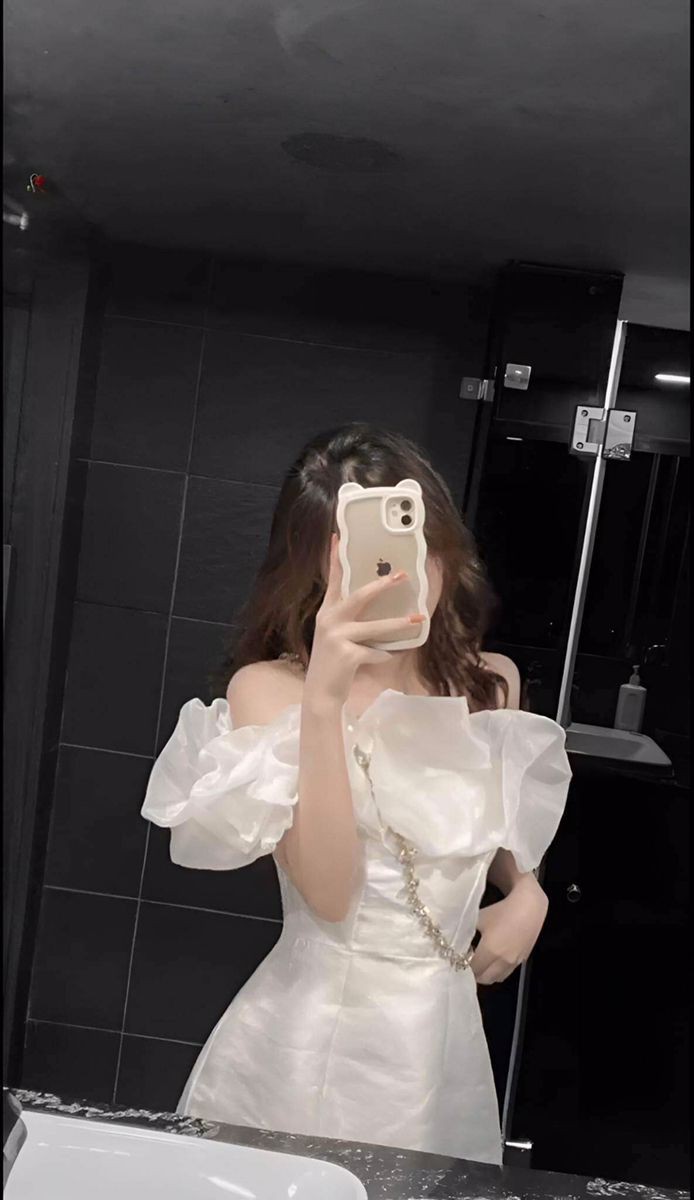 anime-mirror-selfie-dp