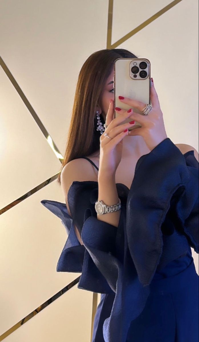 boy-mirror-selfie-dp-for-instagram