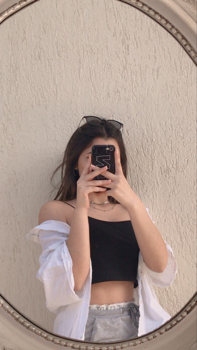 iphone-mirror-selfie-dp-for-girls