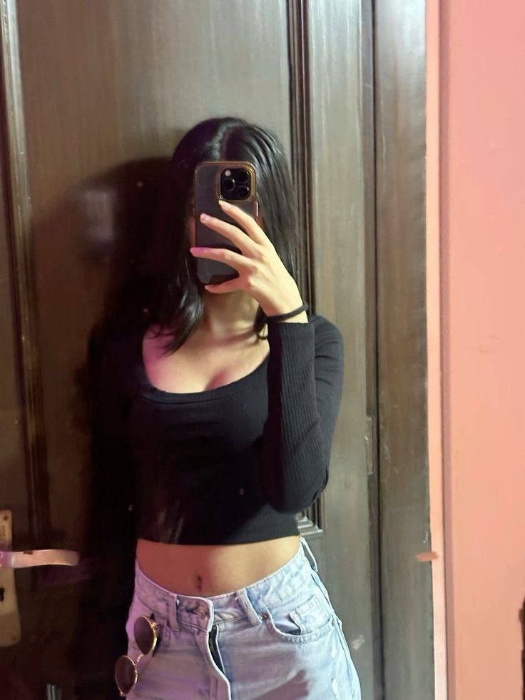 mirror-selfie-aesthetic-dp-for-instagram-boy