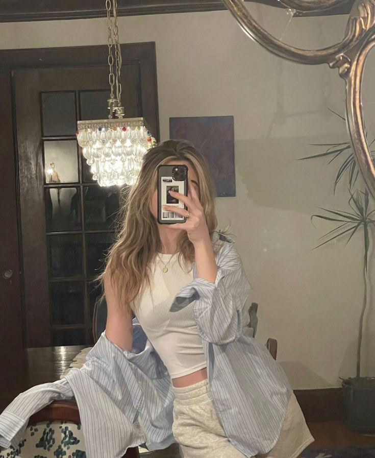 mirror-selfie-dp-for-instagram-girl-hidden-face