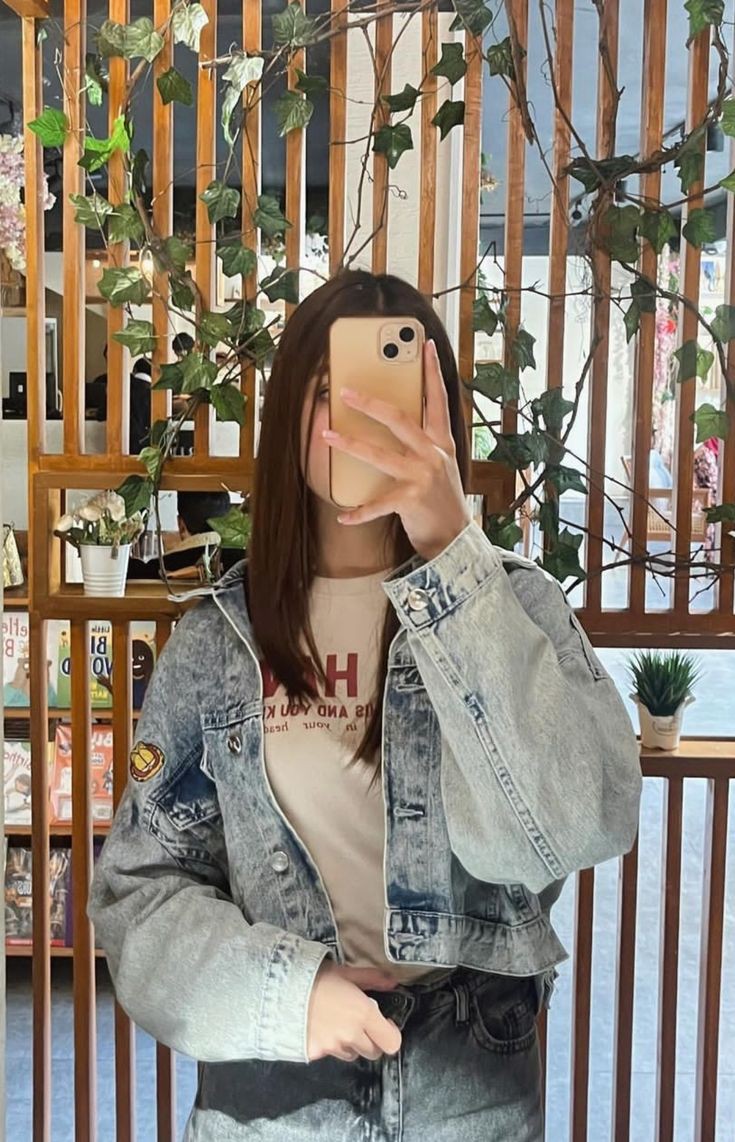 mirror-selfie-girl-dp-attitude-simple