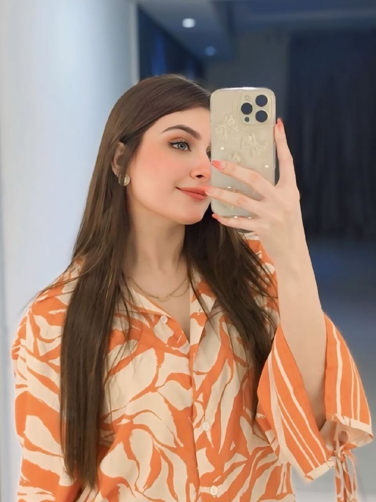 Beautiful Outdoor Girl Photo