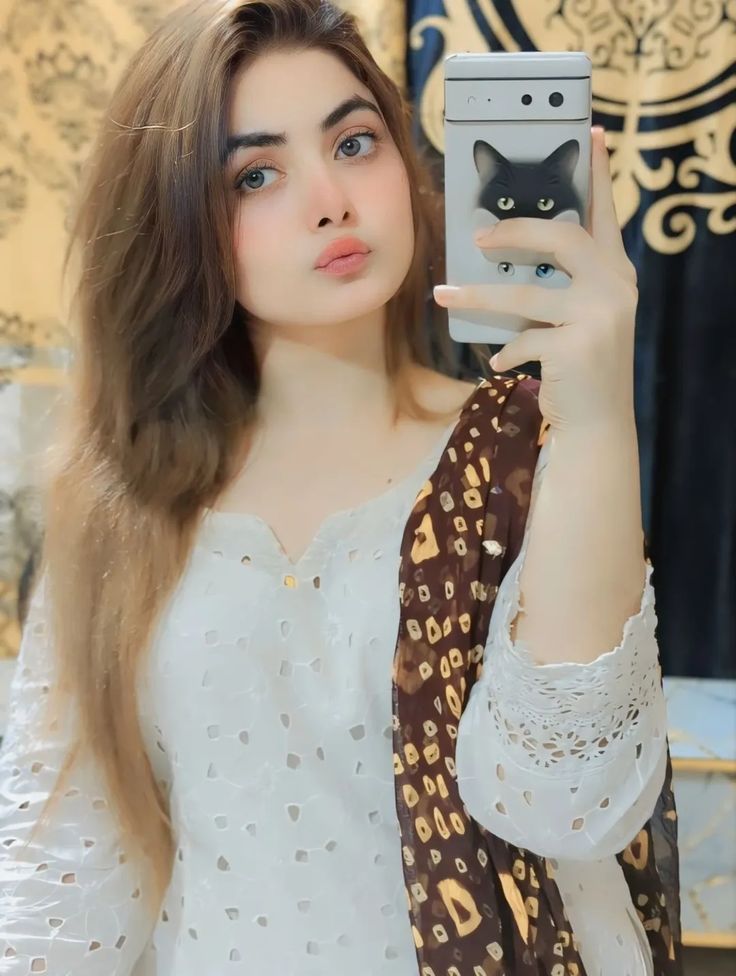 Cute Minimal Girl Photo