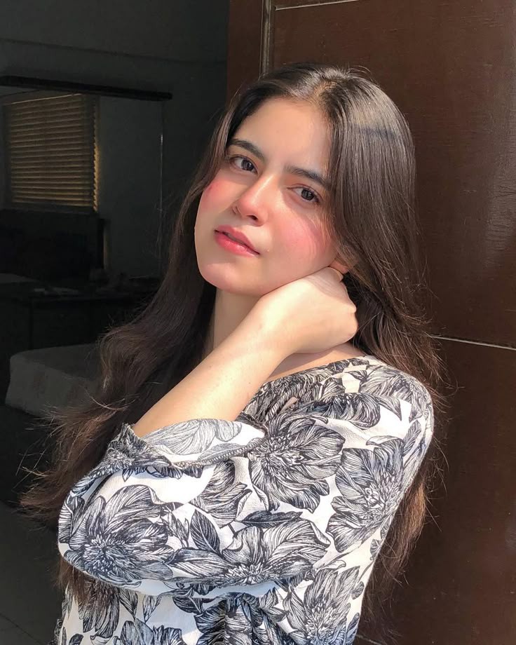 Smiling-Instagram-Girl-DP