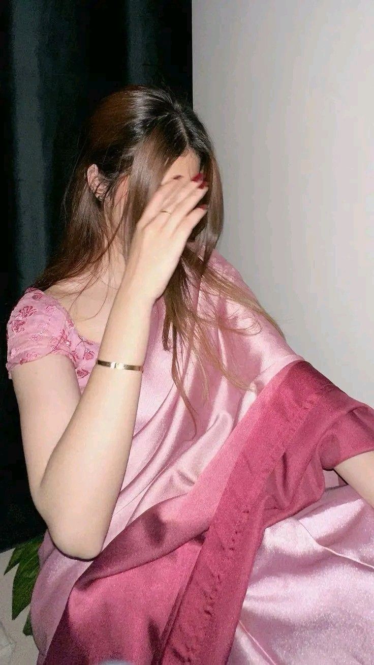 aesthetic saree girl dp