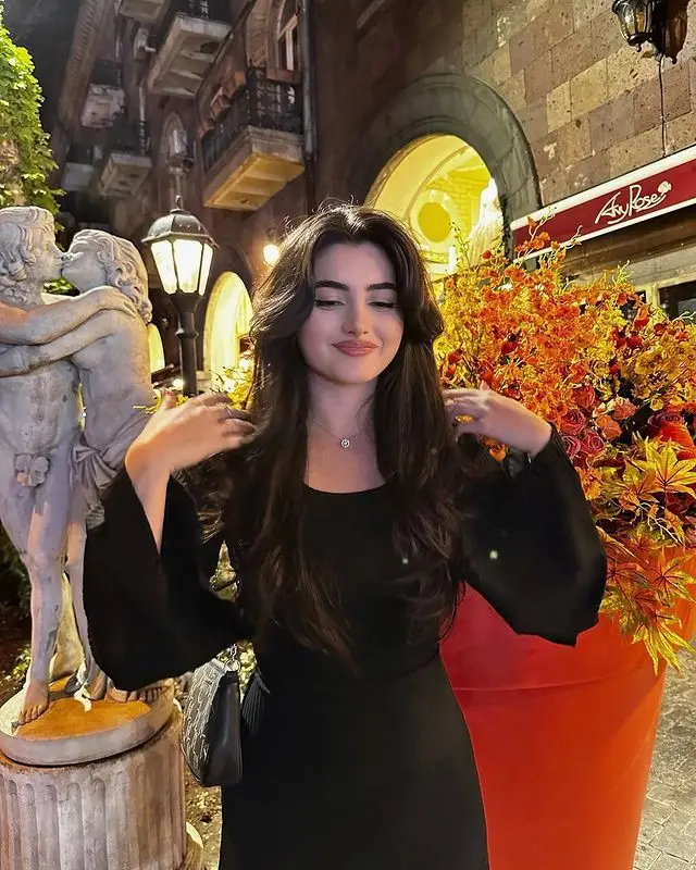 animated-cool-attitude-girl-dp