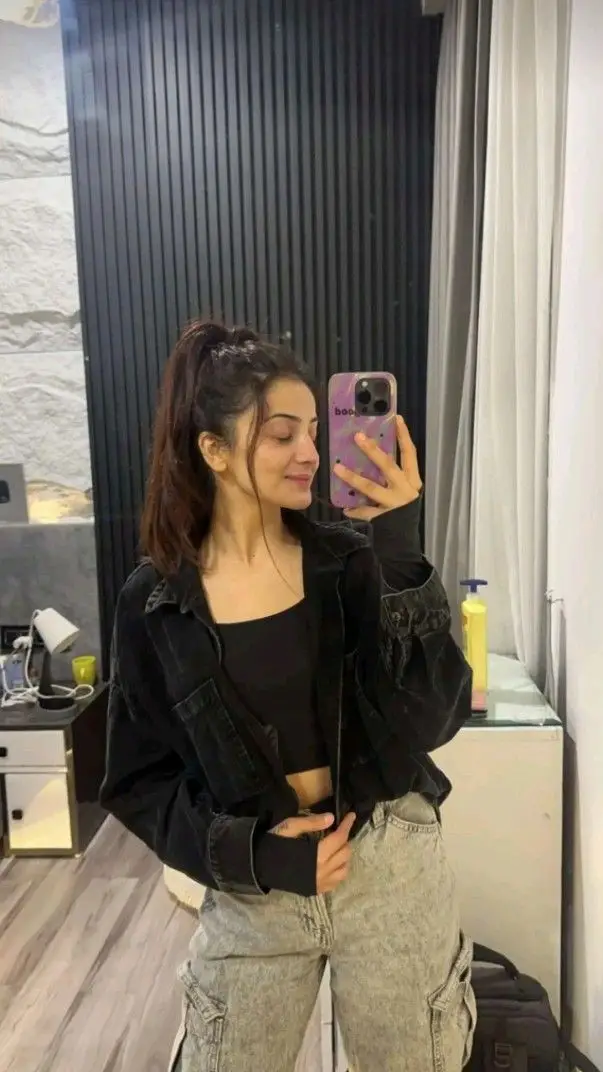 attitude-girl-dp-alone