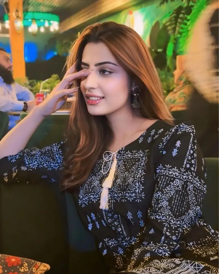 attitude-girl-dp-cap