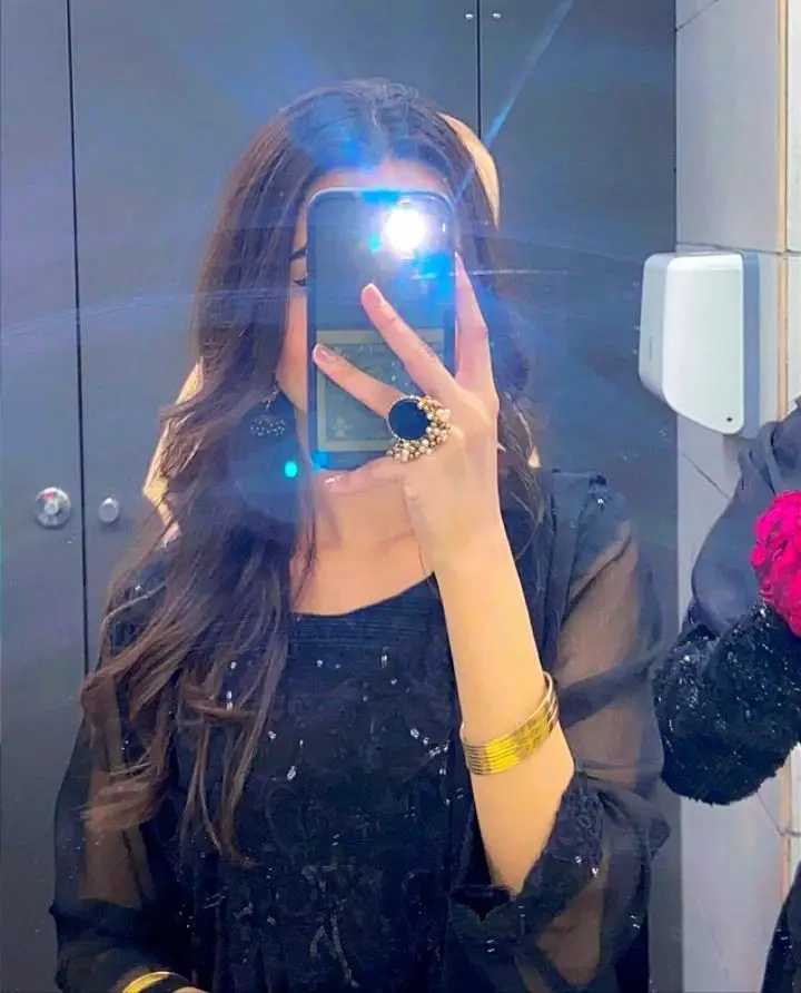 attitude-girl-dp-for-instagram-black-in-english