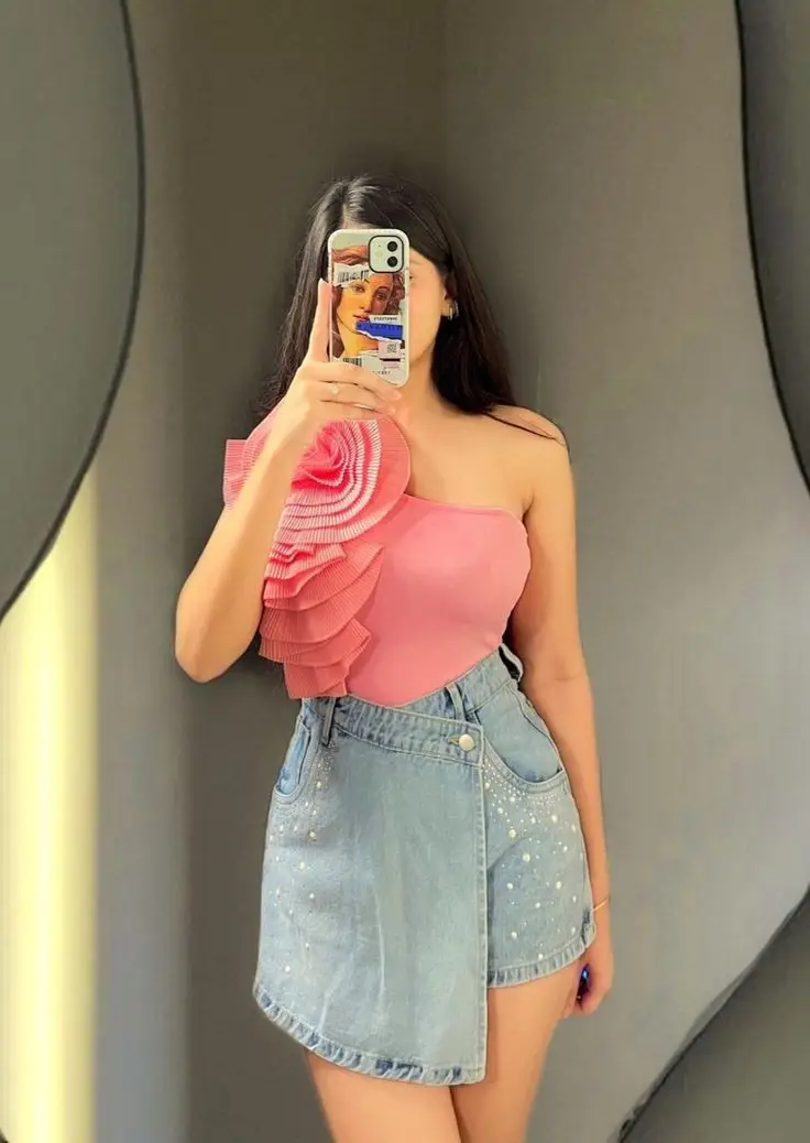 attitude-girls-dp-black-and-white