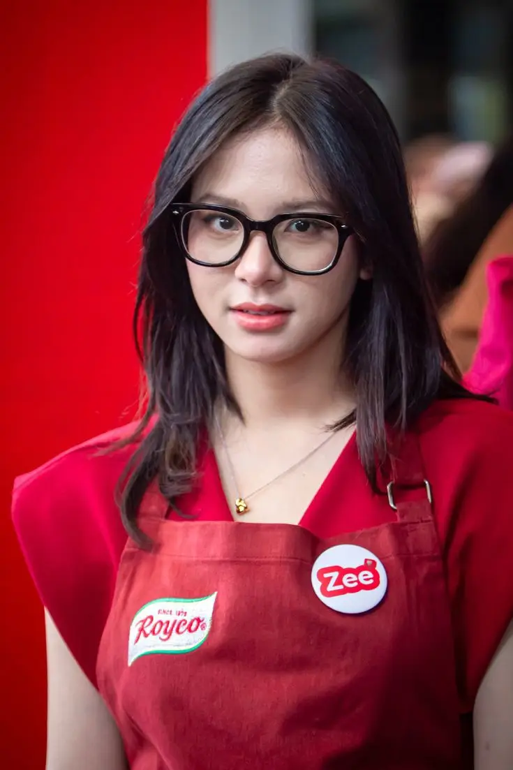 beautiful-cute-simple-girl-pic