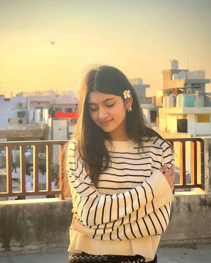 beautiful-cute-simple-girl-pic--years-indian