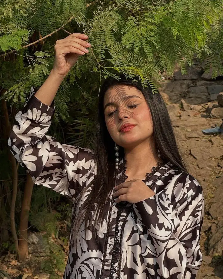 beautiful-cute-simple-girl-pic--years-indian