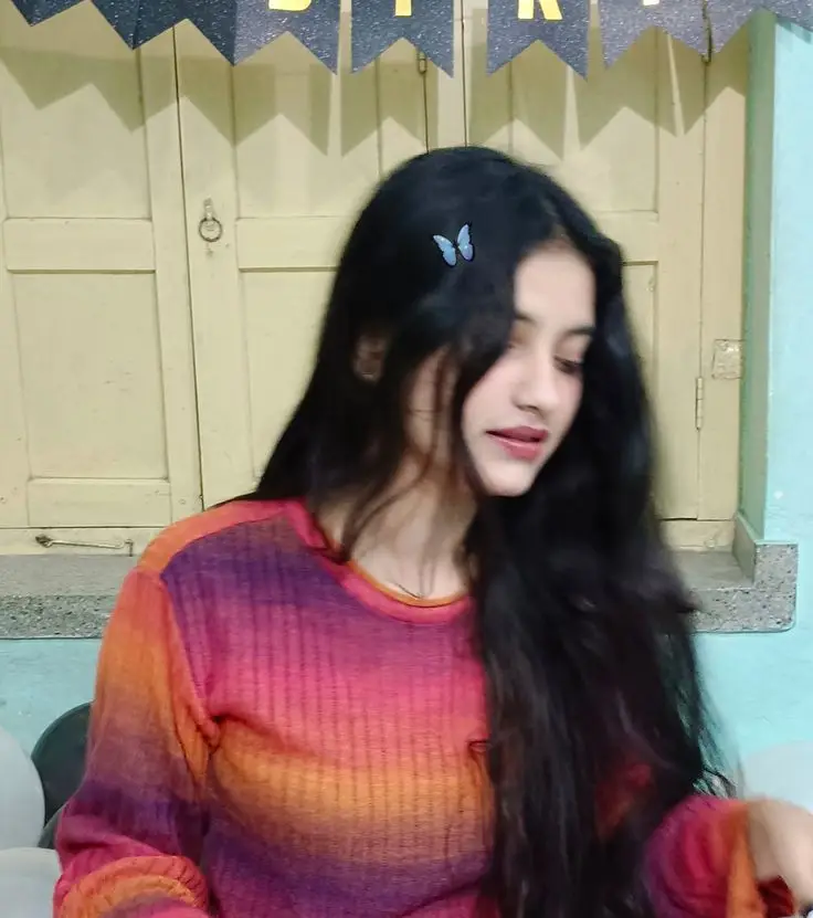 beautiful-selfie-stylish-cute-simple-girl-pic