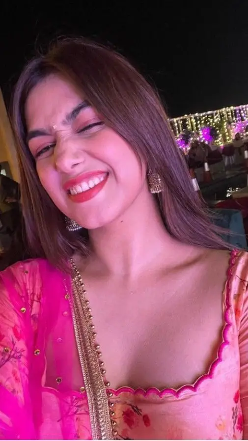 beautiful-single-girl-dp-for-whatsapp-attitude