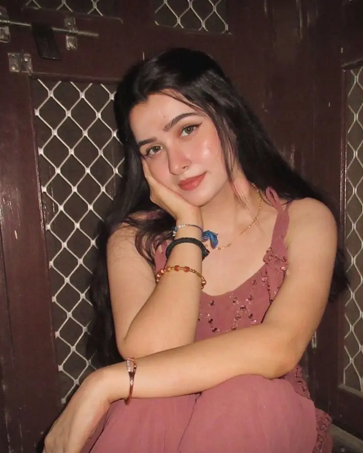 best-dp-for-whatsapp-for-girls-stylish-attitude