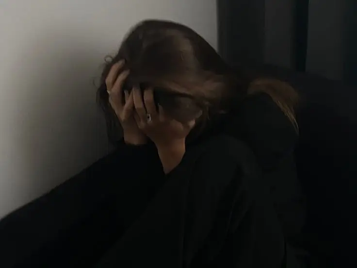 broken-heart-depressed-sad-girl-dp