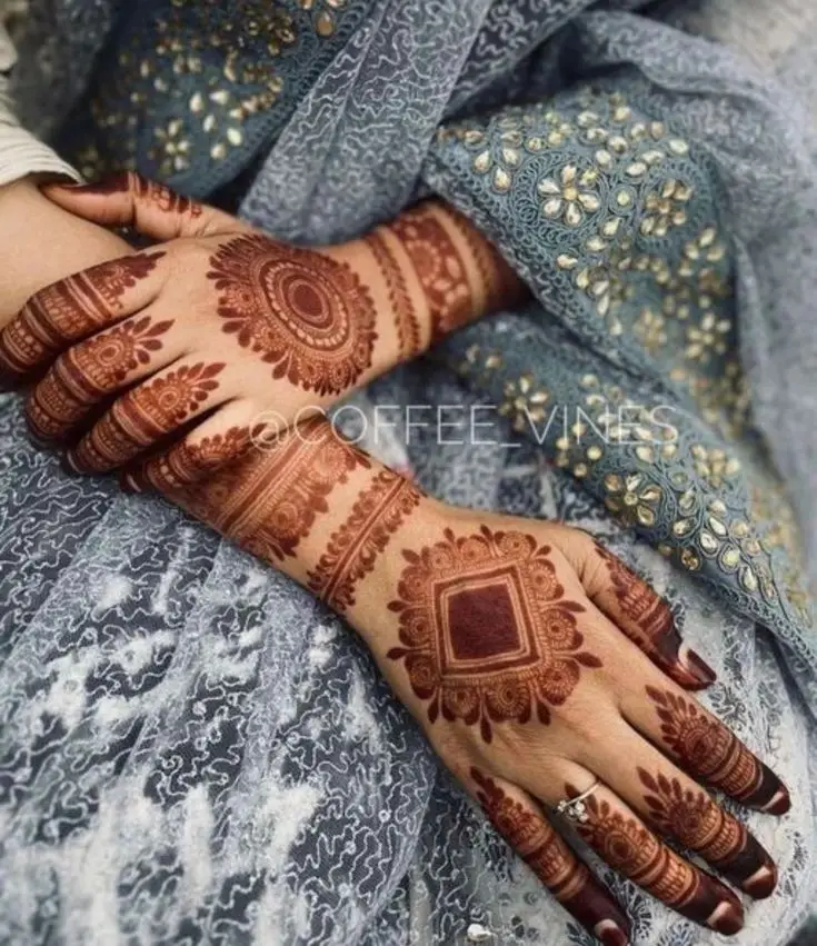 chain-back-hand-mehndi-design