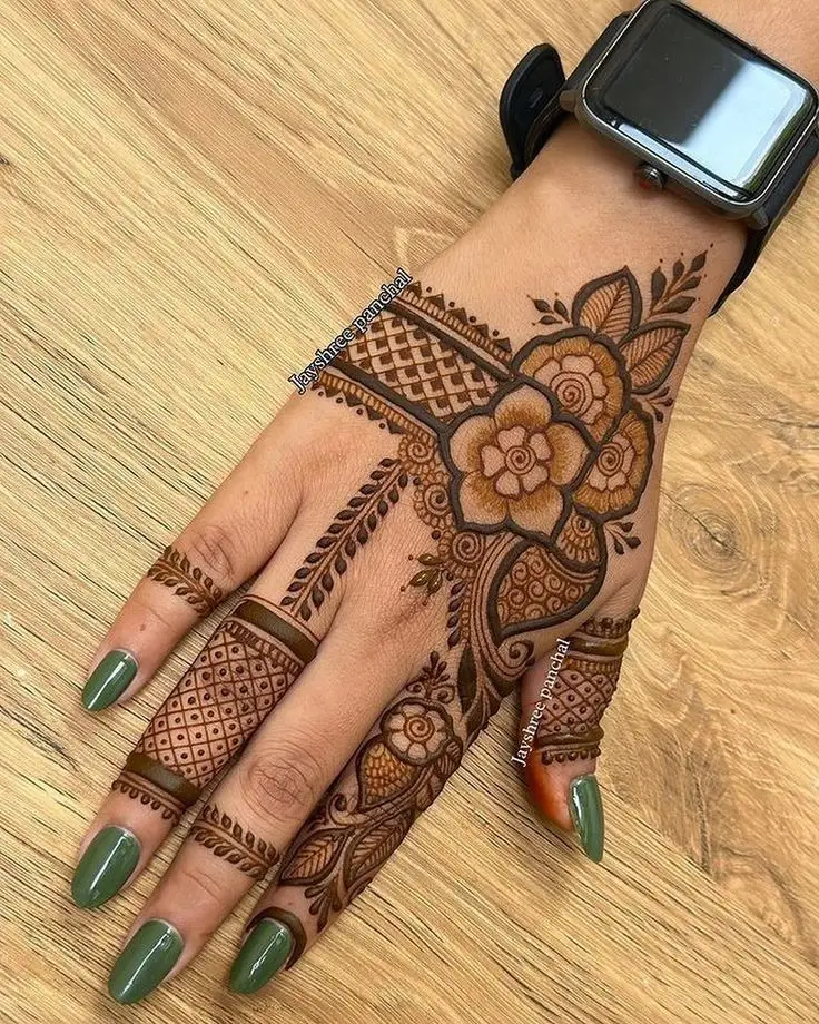 cute-back-hand-mehndi-design