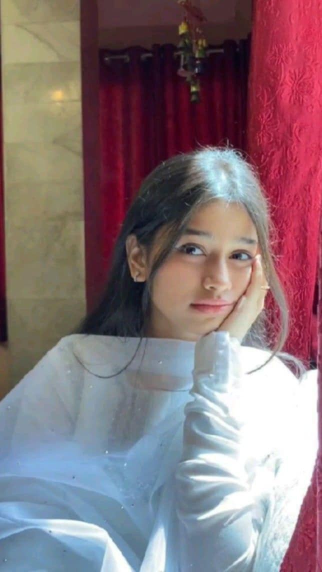 cute desi girl photo dp for whatsapp