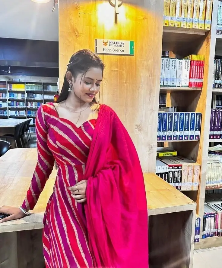 cute-doll-pic-girl-simple