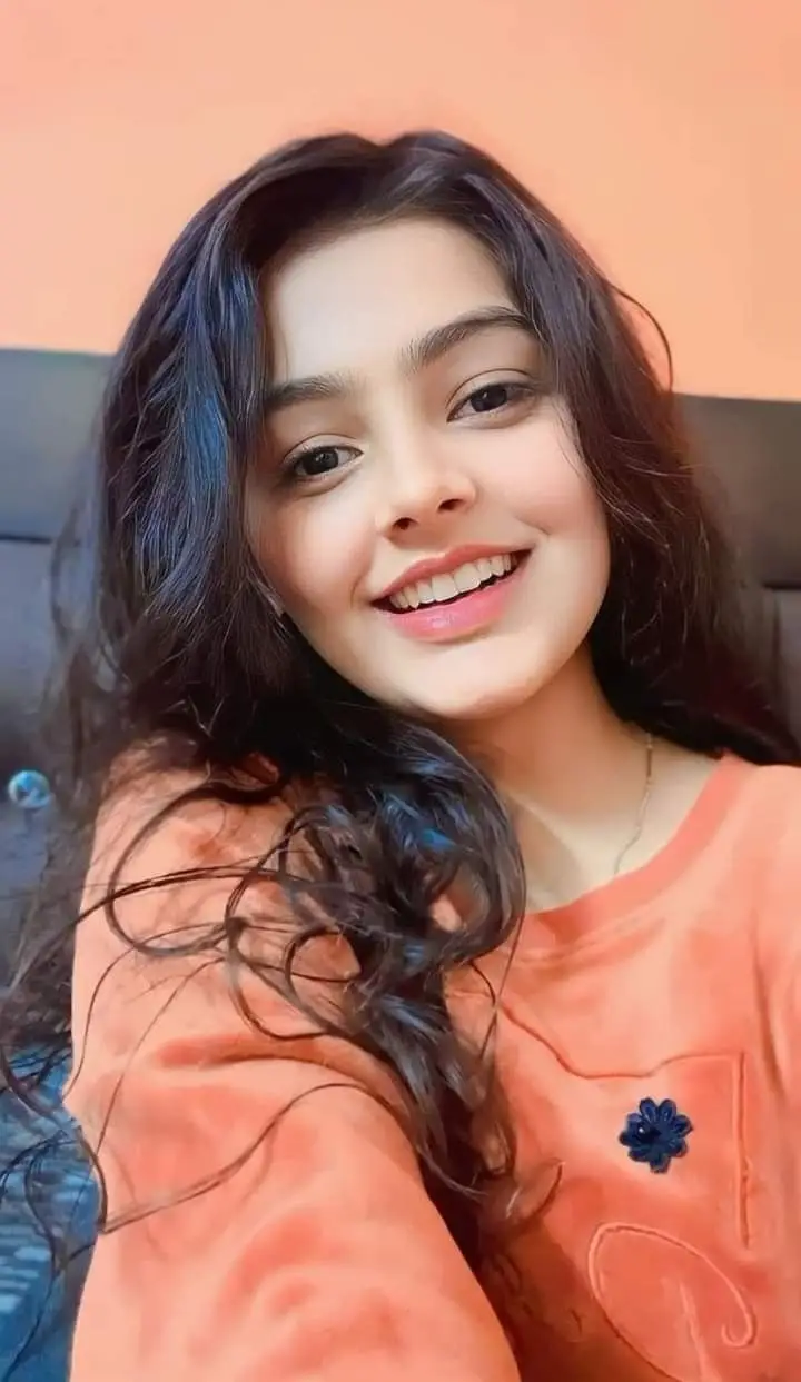 cute-girl-pic-for-dp-instagram-simple-attitude