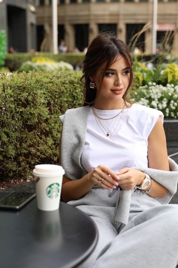 cute instagram face girl pic simple aesthetic