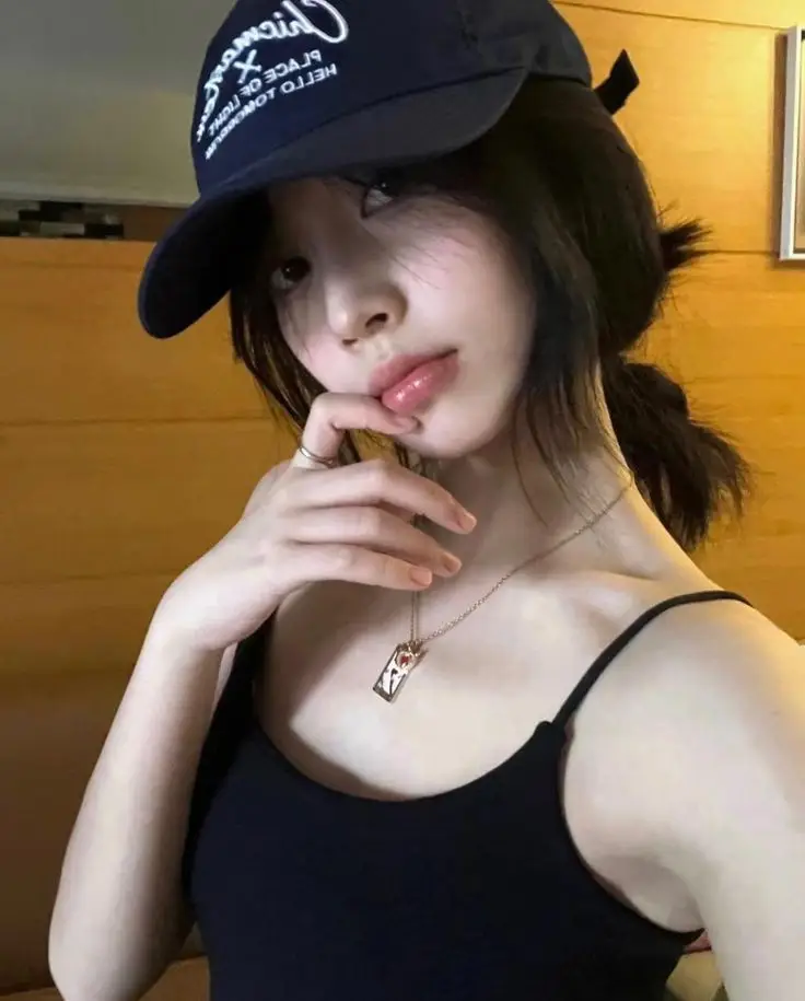 cute-korean-girl-pic-hidden-face