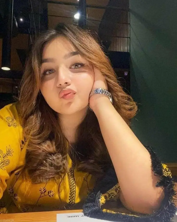 cute-love-dp-pic-girl-simple