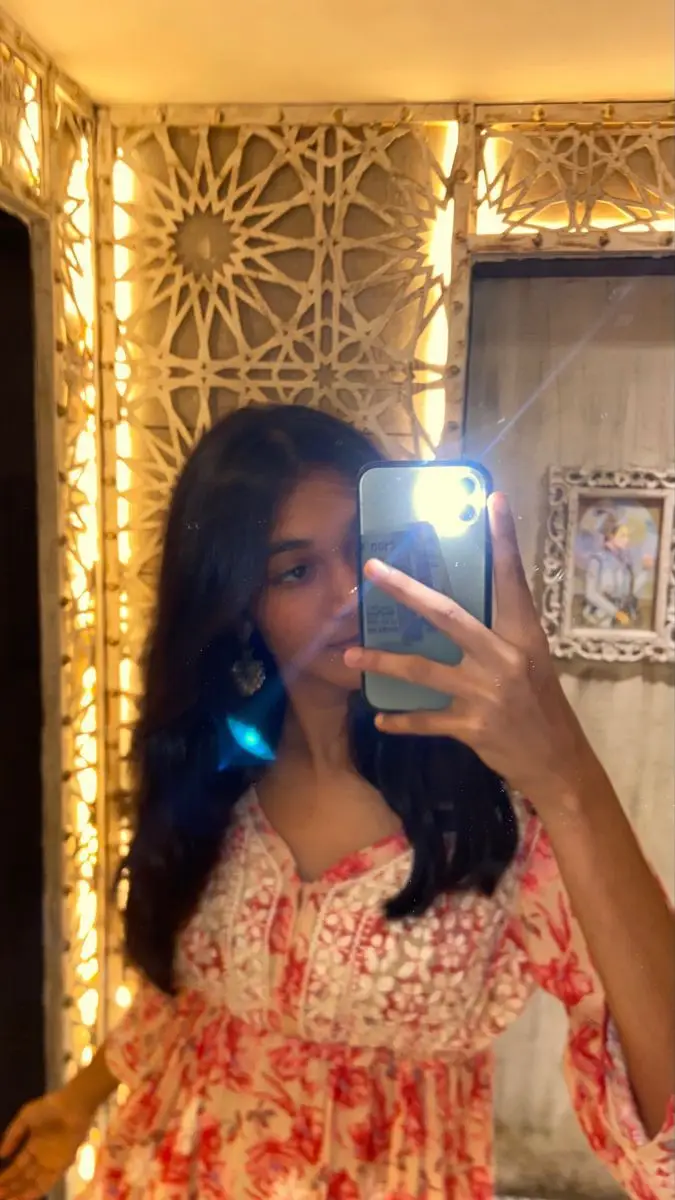 cute-selfie-poses-for-girls