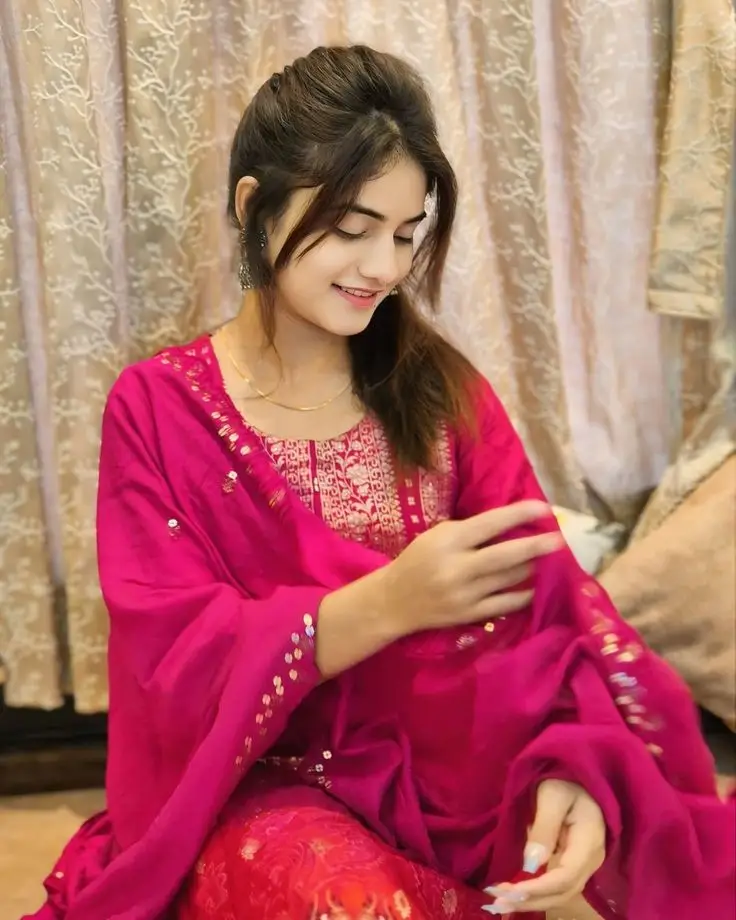 cute-simple-girl-photo-download