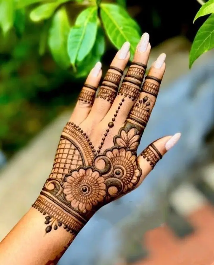 elegant-stylish-back-hand-mehndi-design